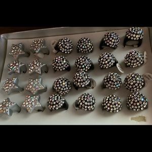 24 Pack of assorted sized rings.